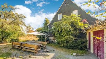 Classic House, 6 Bedrooms | Garden