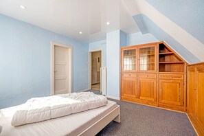 Comfort House, 6 Bedrooms | 12 bedrooms, individually furnished