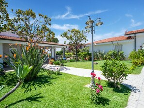 Rumah Comfort, 2 kamar tidur | Taman