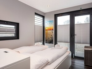 Comfort Mobile Home, 2 Bedrooms | 4 bedrooms, individually furnished, bed sheets - Unique Houseboat on and Around the Sneekermeer (Offingawier)