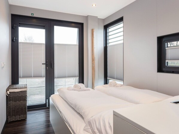 4 bedrooms, individually furnished, bed sheets