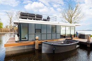 Marina - Unique Houseboat on and Around the Sneekermeer (Offingawier)