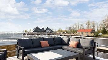 Klassieke stacaravan, 2 slaapkamers | Balkon