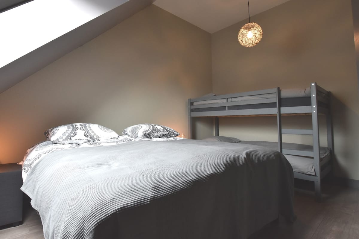 Rumah Klasik, 4 kamar tidur | 8 kamar tidur dan seprai linen