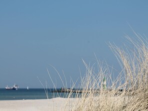 A beach with sand dunes and a clear sky. - Ferienhaus in der Naehe der Ostsee (Neubukow)