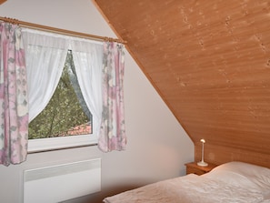 12 Schlafzimmer, individuell eingerichtet