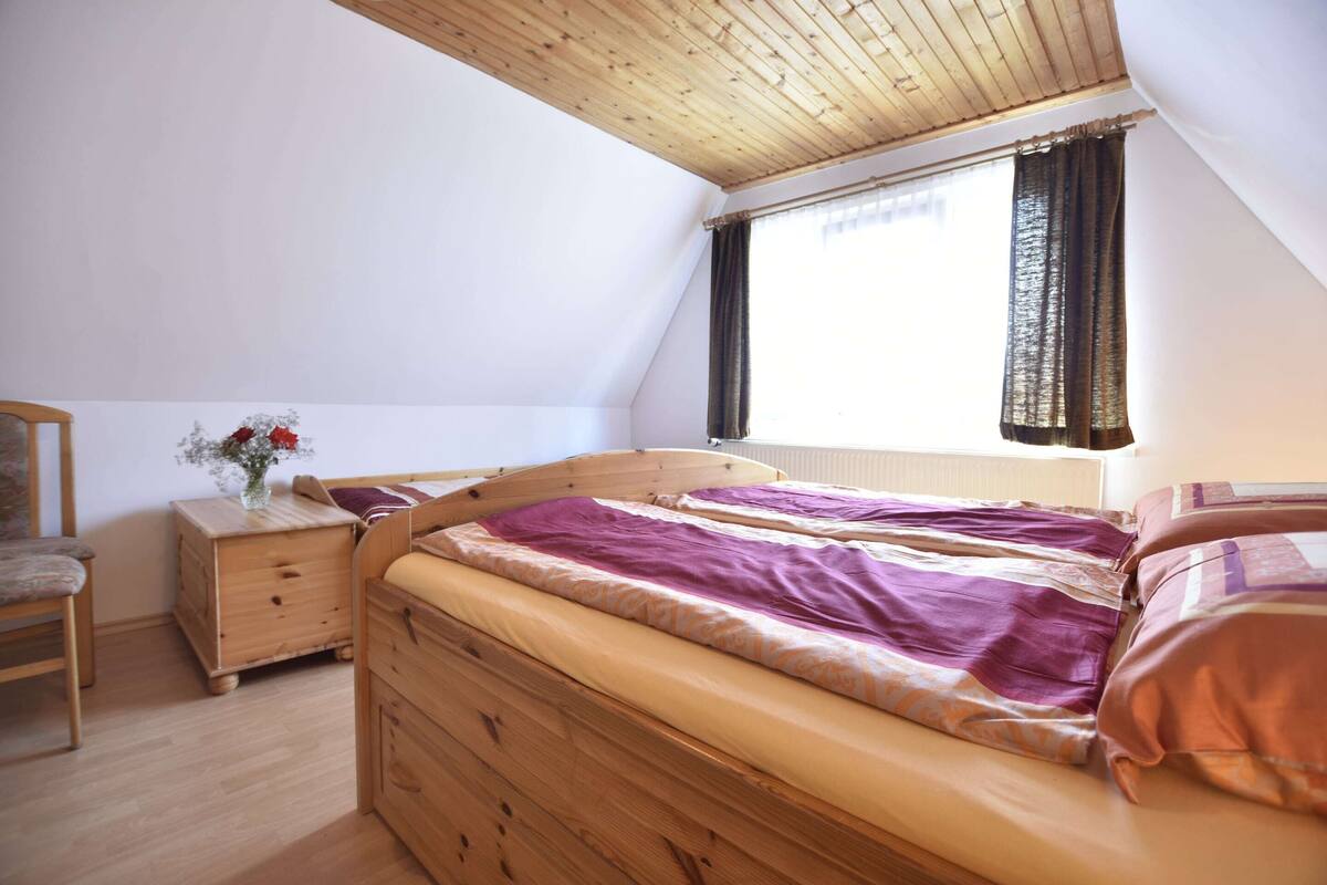 Classic Apartment, 2 Bedrooms | 1 bedroom, individually furnished, bed sheets