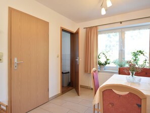 Dining - Cosy Apartment in Pepelow Near Baltic Sea (Am Salzhaff)