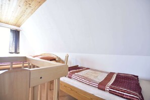 5 bedrooms, individually furnished, bed sheets