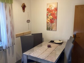 Classic Apartment, 2 Bedrooms | Dining