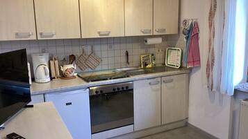 Classic Apartment, 2 Bedrooms | Private kitchen | Fridge, microwave, oven, coffee/tea maker