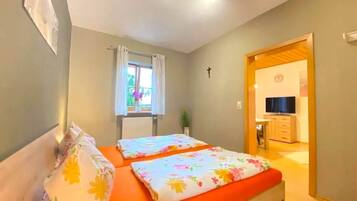 3 bedrooms, bed sheets