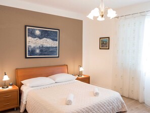 Classic House, Multiple Bedrooms | 12 bedrooms, individually furnished, iron/ironing board, bed sheets - Villa With With 5 Apartments in Peracko Blato (Ploce)