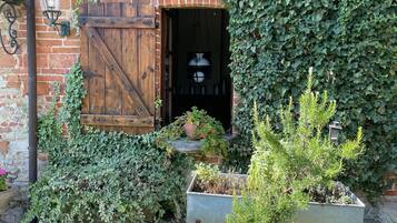 Classic House, 2 Bedrooms | Balcony