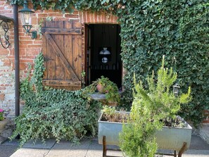 Classic House, 2 Bedrooms | Balcony - Apartment With Large Covered Terrace, in Small Residence With Swimming Pool (Bastia Mondovì)