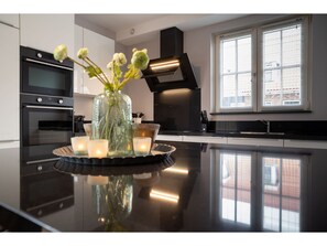 Microwave, oven, dishwasher, coffee/tea maker