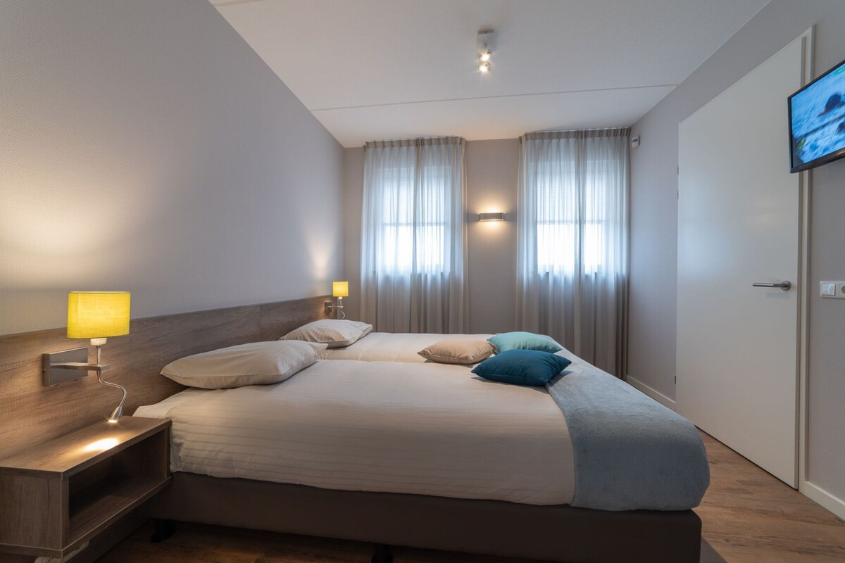 Deluxe House, 4 Bedrooms | 12 bedrooms, individually furnished, bed sheets