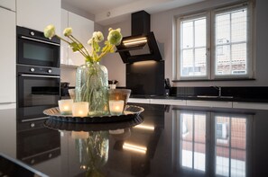 Microwave, oven, dishwasher, coffee/tea maker