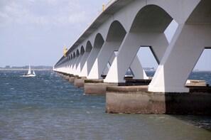 A bridge with multiple arches over a body of water. - Luxury 8-person Wellness Villa With Sauna (Colijnsplaat)