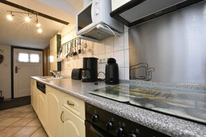 Comfort House, 3 Bedrooms | Private kitchen