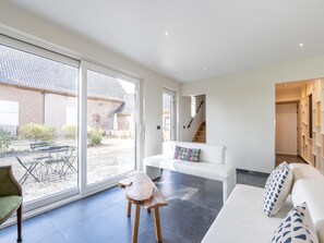 Deluxe House, 6 Bedrooms | Living room - Spacious Holiday Home With Pond in Poperinge (Poperinge)