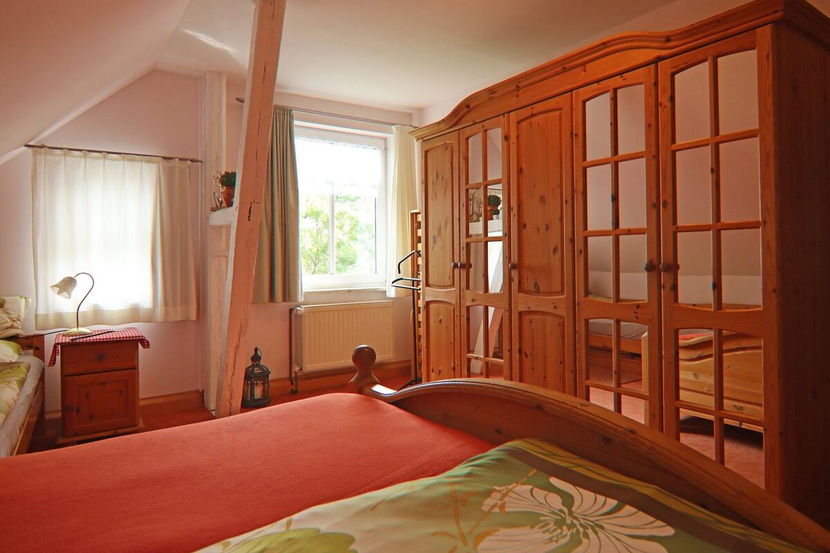 7 bedrooms, individually furnished, bed sheets