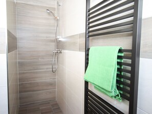 Departamento Confort, 4 habitaciones | Baño | Tina 