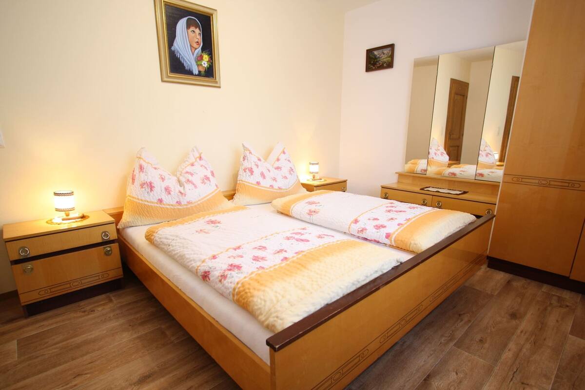 Deluxe Apartment, Multiple Bedrooms | 10 bedrooms, individually furnished, bed sheets