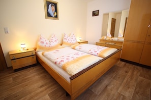 Classic Apartment, 4 Bedrooms | 10 bedrooms, individually furnished, bed sheets