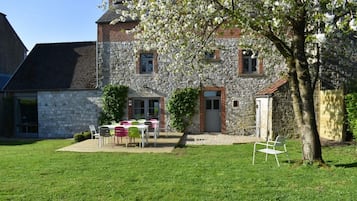 Classic Bungalow, 4 Bedrooms | Garden