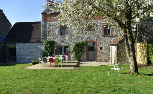 Attractive Holiday Home in Gerin Near Centre