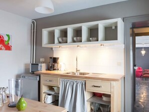 Classic House, 6 Bedrooms | Private kitchen