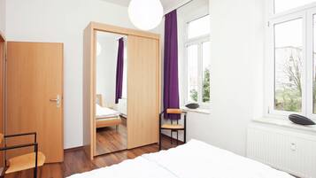 9 kamar tidur dan dilengkapi dengan perabotan berbeda-beda