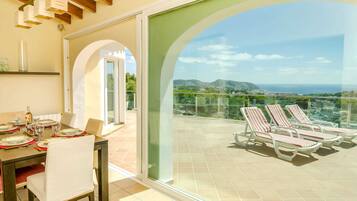 Comfort Villa, 3 Bedrooms | Dining