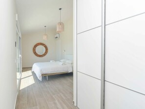 Classic Villa, 4 Bedrooms | 7 bedrooms, individually furnished, bed sheets - Unique Villa in Moraira With Infinity Pool (Teulada)