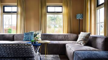 Luxury House, 5 Bedrooms | Living room