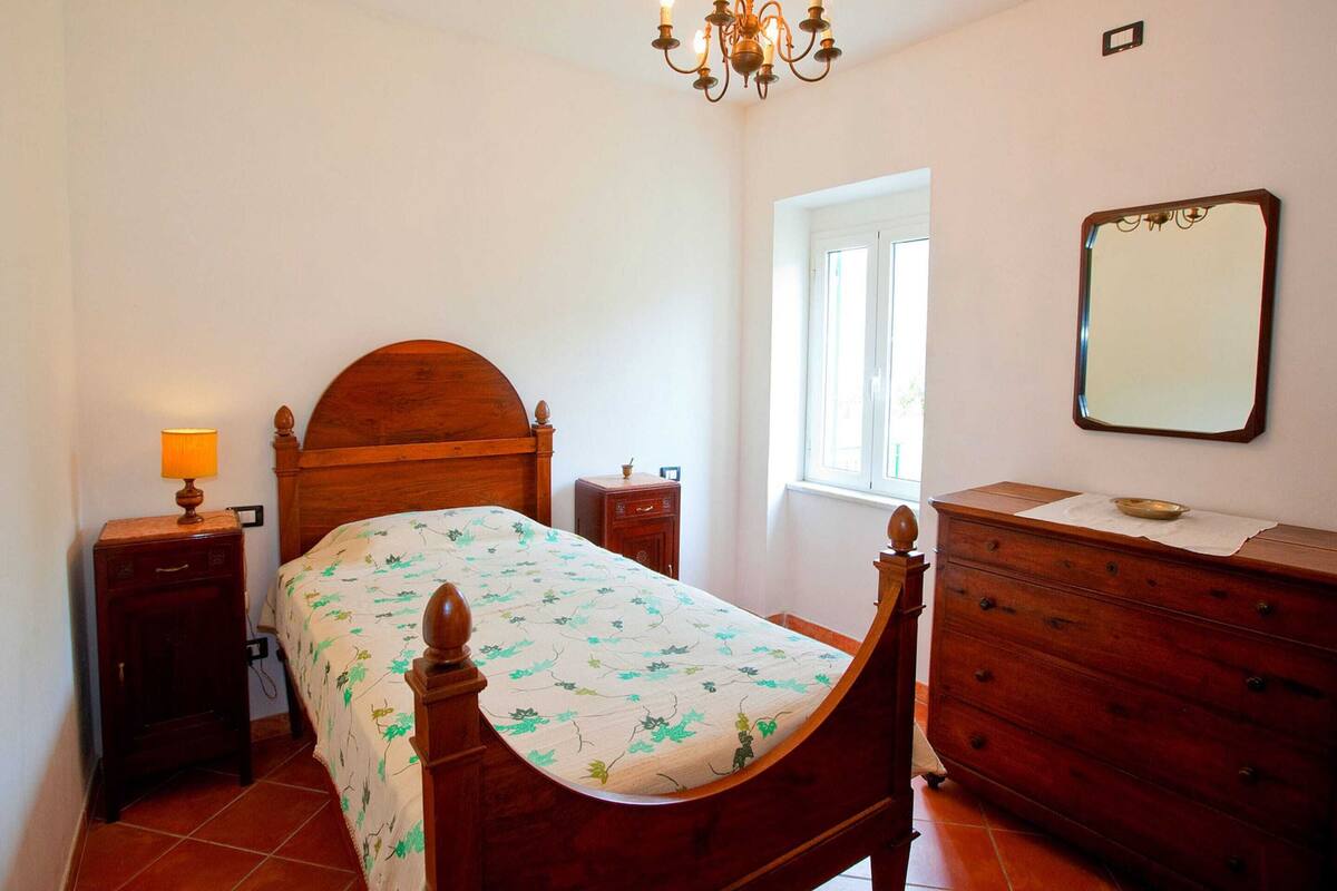 Classic House, Multiple Bedrooms | 18 bedrooms, individually furnished, bed sheets