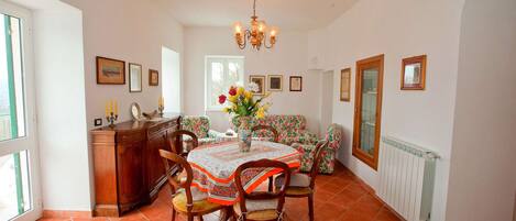 Classic House, Multiple Bedrooms | Dining