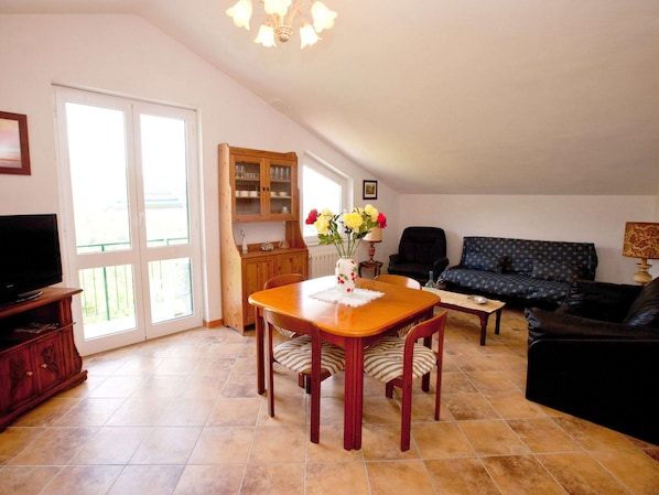 Classic Villa, 4 Bedrooms | Living room