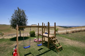 Children’s area - Lovely Farmhouse in Tuscany With Panoramic View (Castelnuovo Berardenga)