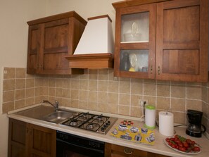 Classic House, 2 Bedrooms | Private kitchen