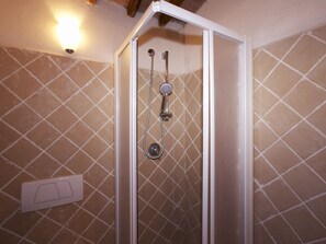 Maison Classique, 2 chambres | Salle de bain