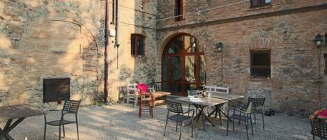 Classic House, 4 Bedrooms | Outdoor dining