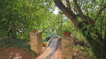 Deluxe House, 2 Bedrooms | Garden