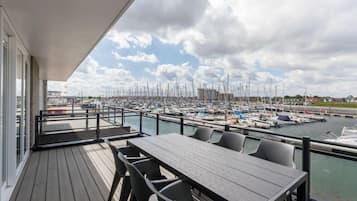 Deluxe Apartment, 2 Bedrooms | Balcony