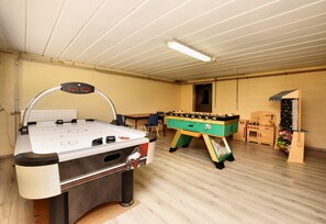 Cottage Classique, plusieurs chambres | Salle de jeux