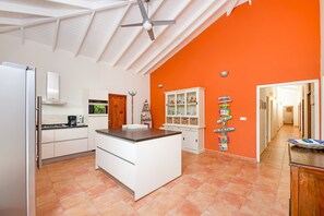 Comfort-Villa, 5 Schlafzimmer | Eigene Küche | Kühlschrank, Mikrowelle, Ofen, Geschirrspüler