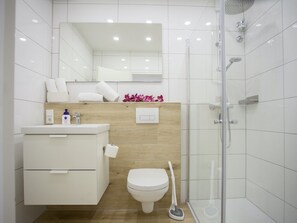 Classic Apartment, 2 Bedrooms | Bathroom | Combined shower/tub - Nice Flat With Balcony in a Perfect Location at the ski Lift Carousel in Winterberg (Winterberg)