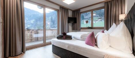 5 camere, con arredamento individuale, lenzuola