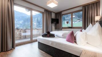 Deluxe House, 2 Bedrooms | 5 bedrooms, individually furnished, bed sheets
